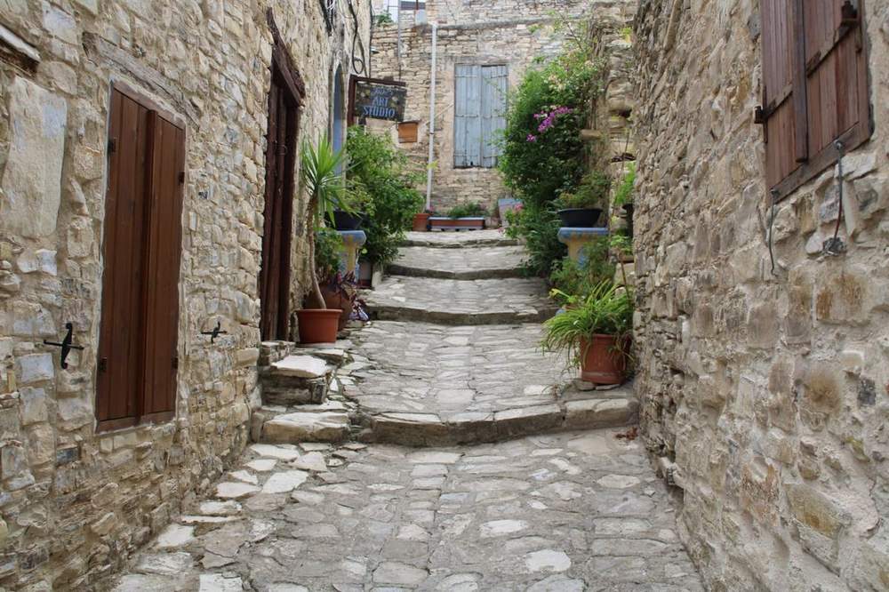 Gasse in einem zypriotischen Dorf